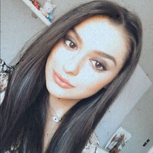 Meet your Posher, Yasemin